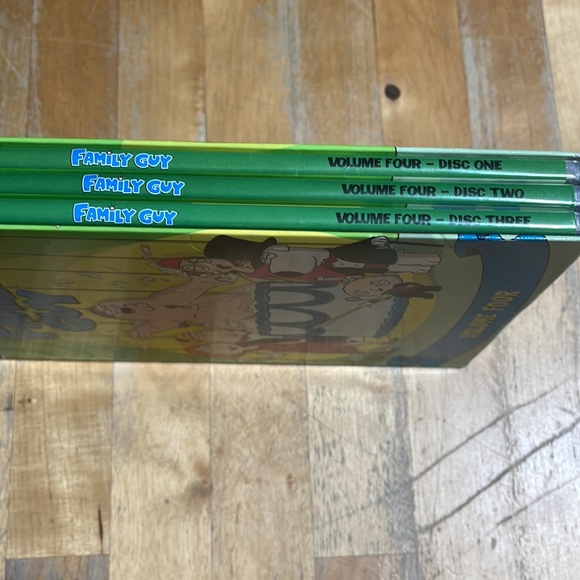 Family guy volume 4 dvd set - Picture 3 of 9